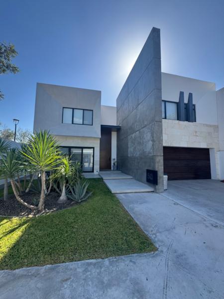 CASA EN LAS TROJES
