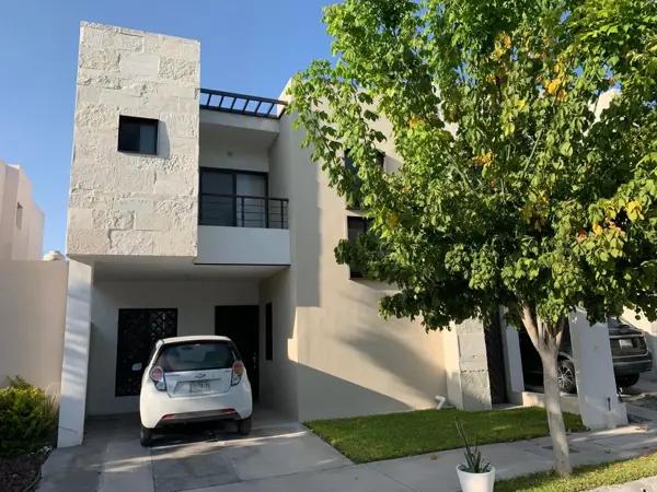CASA EN VENTA EN FRACC VALLE ORIENTE