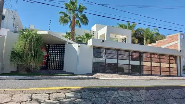 Exclusiva Casa en Venta en Villas de Irapuato, a campo de golf