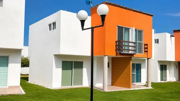 VENTA CASA EN CONDOMINIO, CON ALBERCA Y JARDIN EN ATLATLAHUCAN, MORELOS.