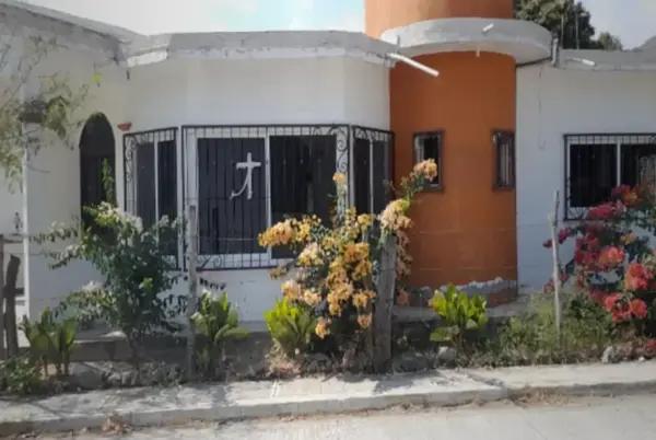 CASA DE ENTREGA INMEDIATA EN CALLE SANTA CRUZ, ACTOPAN, CENTRO, VEREACRUZ