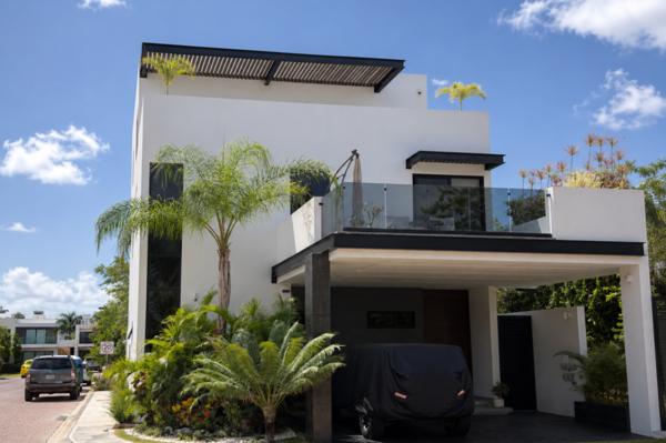 Espectacular Casa en Venta en Residencial Río, Quintana Roo