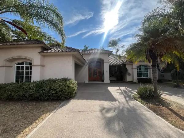 ¡RENTA O COMPRA! Exclusiva casa en Club de Golf La Hacienda