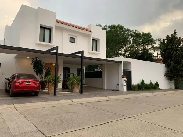 Casa en Venta + Terreno Adyacente en Club de Golf La Hacienda | 506 m² de Terreno