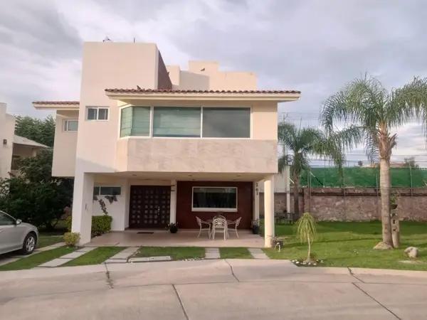 Casa en Venta en Club de Golf La Hacienda con Jacuzzi | 323 m² de Terreno