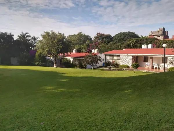 Casa en VENTA de un Nivel con Alberca y Jardín