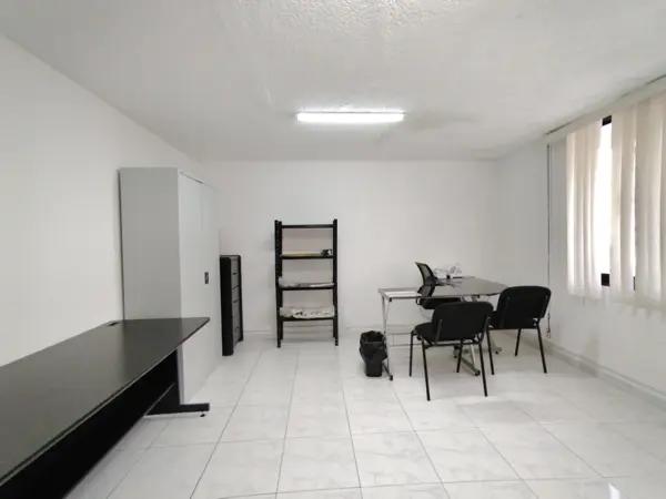 Oficina en Arcos Vallarta con todos los servicios incluidos