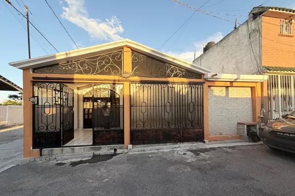 Casa en VENTA de un piso en col. Issste (atrás de HEB)