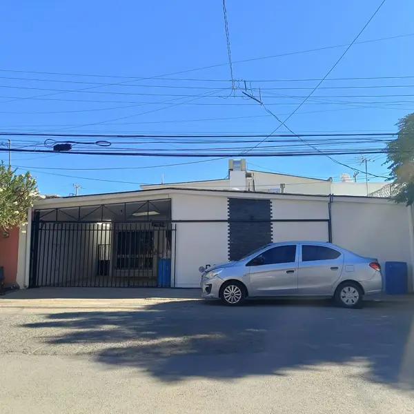 CASA EN RENTA A UNA CALLE DE TOMAS FERNANDEZ ??