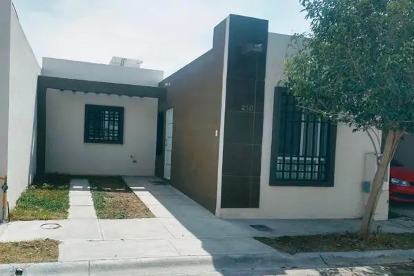 Casa en RENTA en Valle del Oriente Sec. D