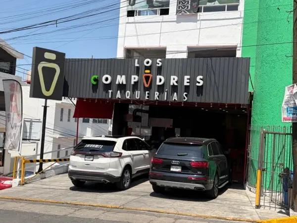 SE VENDE EDIFICIO DE 3 LOCALES USO COMERCIAL Y OFICINAS