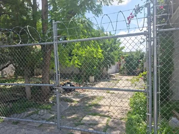 Lote con construccion para uso multiple