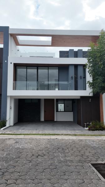 Casa en Venta en Lomas de Angelópolis, Puebla - Espaciosa y Moderna