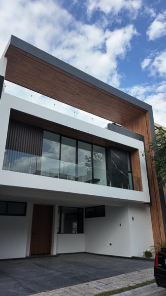 Casa en venta en Lomas de Angelópolis, Ocoyucan - 3 recámaras, 4 baños y jardín en Parque Zacatecas