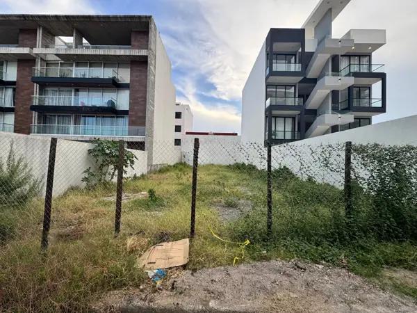 VENDO TERRENO A UNA CUADRA DEL MAR EN BOCA DEL RIO