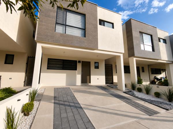 Casa en Renta en Dominio Cumbres, Murano