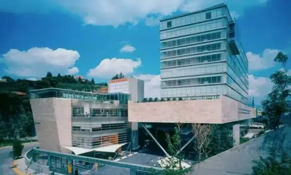 Interlomas, Local Comercial amplio, doble altura, con terraza