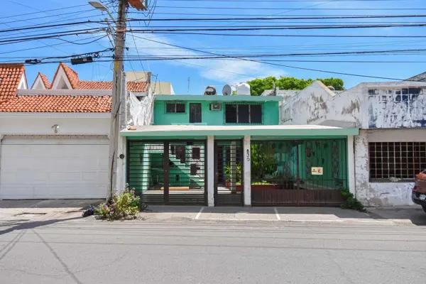 Casa en venta a solo 2 cuadras del malecón y playas
