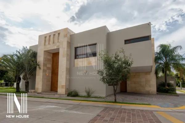 Exclusiva Residencia en Punta del Este | 3 Recámaras | Jardín y Terraza
