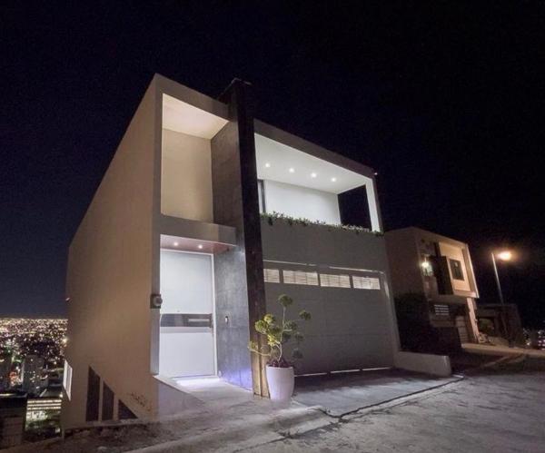 CASA EN VENTA EN  LOMAS DE MONTECRISTO
