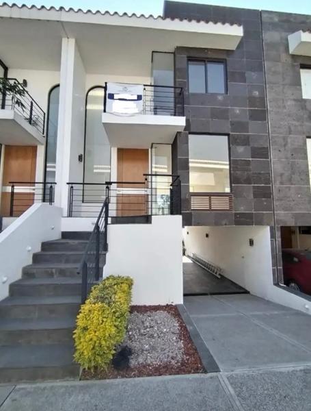 Casa en Jardines del Alba en Privada