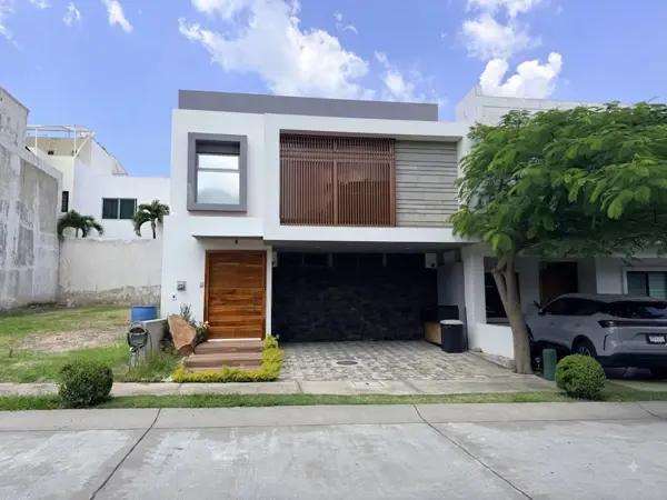 Renta de Casa en Condominio en La Cima