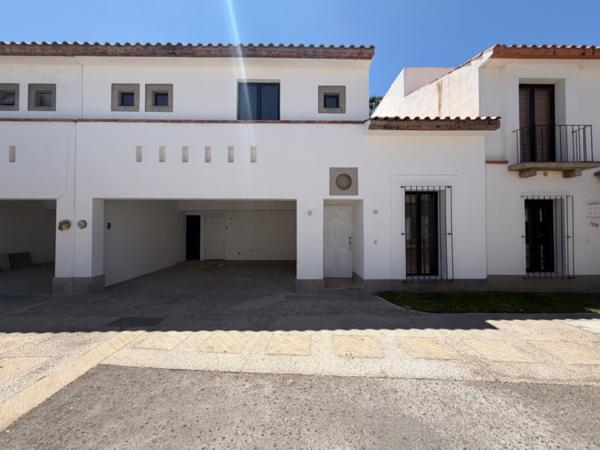 Casa en Renta en La Ciénega, Residencial Senderos, Torreón: Espacio, Confort y Seguridad Casa en Renta en La Ciénega, Residencial Senderos, Torreón: Espacio, Confort y Seguridad