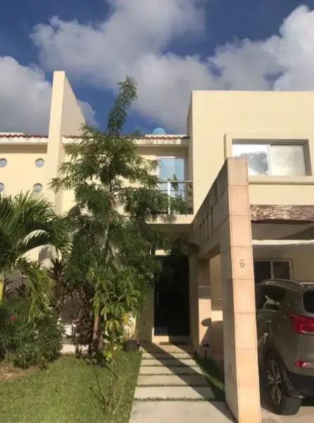 CASA EN VENTA COMO REMATE HIPOTECARIO EN RESIDENCIAL REAL DE LOS COLEGIOS, CANCUN Q. ROO.