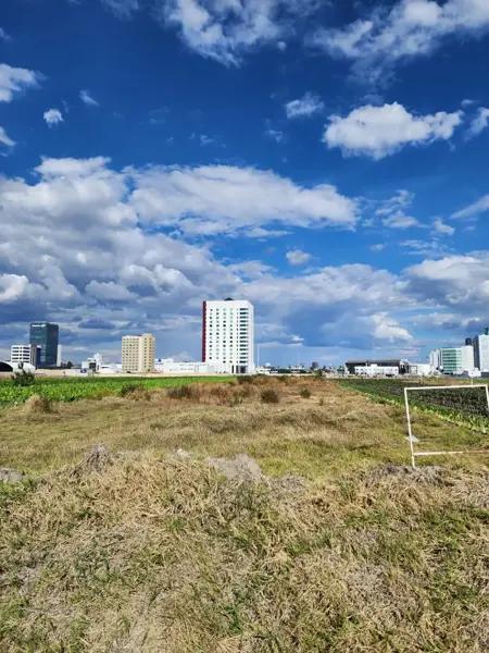 Terreno en venta enfrente del Green Valley School, por el edificio del Poder Judicial