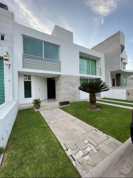 HERMOSA CASA EN VENTA - RESIDENCIAL CLAUSTROS DEL RÍO