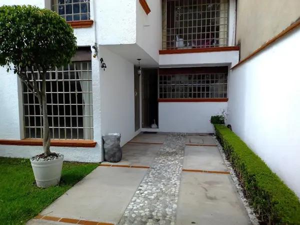 CASA CON DOS DEPARTAMENTOS INDEPENDIENTES EN VENTA EN VERGEL DE COYOACAN