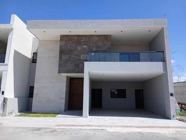 Hermosa y amplia casa en trojes  en venta con acabados de lujo