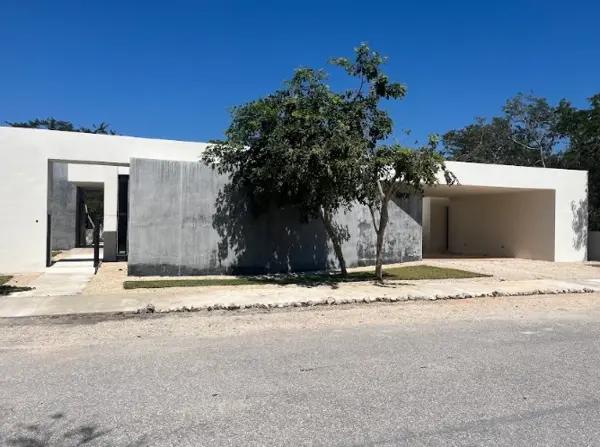 CASA KAAN EN VENTA EN PRIVADA DE LUJO EN DZIZILCHE