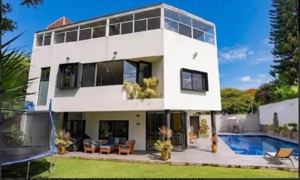Residencia Exclusiva en Real de San José – Lujo, Amplitud y Sustentabilidad
