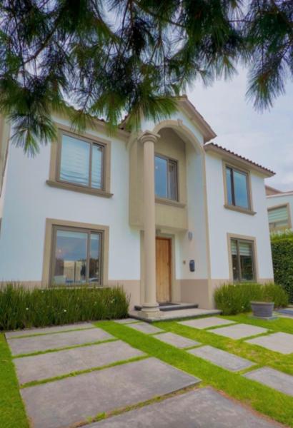 Casa en Condado del Valle, Metepec: Con Jacuzzi, Balcón y Más