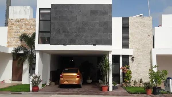 Casa con Paneles Solares en Venta en Privado Botánico, Conkal, Yucatán.