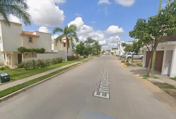 CASA DE ENTREGA INMEDIATA EN ENRIQE BORGOÑA, COL. PORTALEGRE, CULIACAN, SINALOA