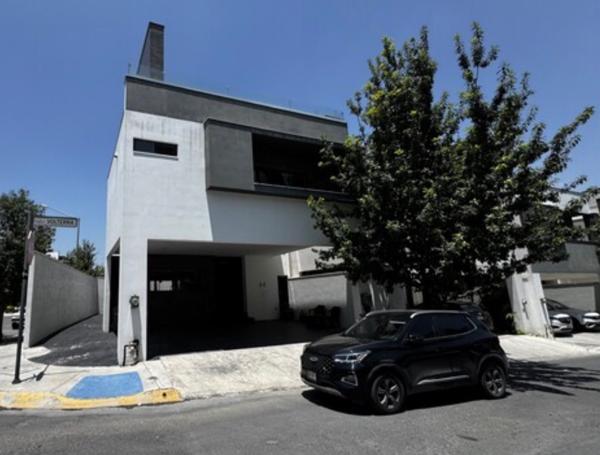 Casa en venta en Porto Cumbres, García, Nuevo León
