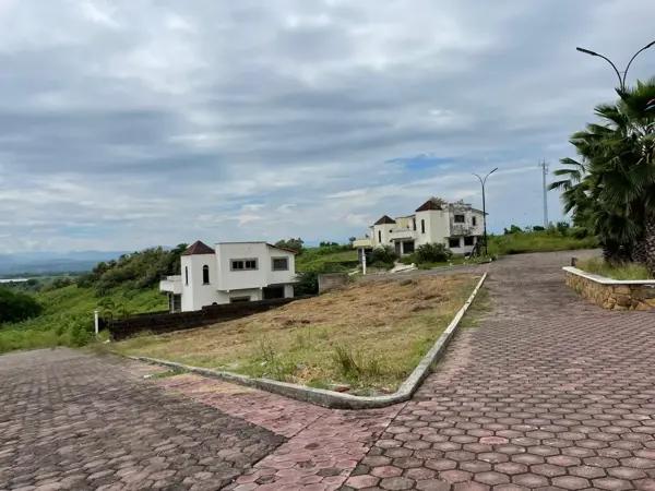 Terreno dentro de fraccionamiento con servicios y escrituras