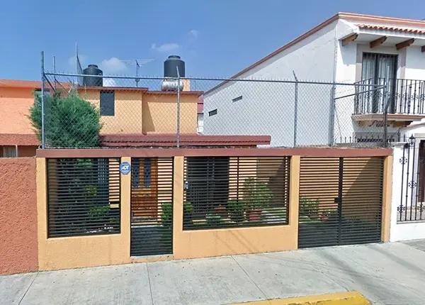 Casa en Remate con 3 Recámaras y Cochera para 3 Autos en Naucalpan de Juárez