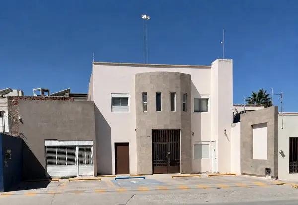 EN VENTA, IDEAL PARA CLÍNICA O CONSULTORIOS MÉDICOS, ZONA CENTRO