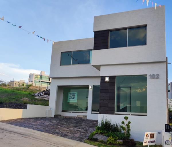RESIDENCIA EN VENTA RECÁMARA EN PLANTA BAJA FRENTE AL ISSSTE DE CHARO