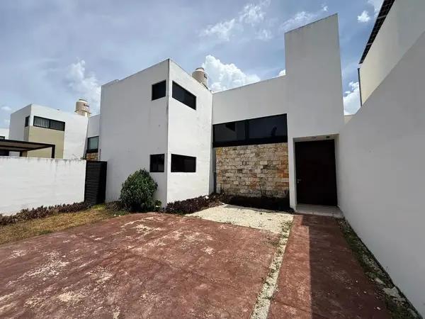 CASA EN RENTA EN REAL MONTEJO