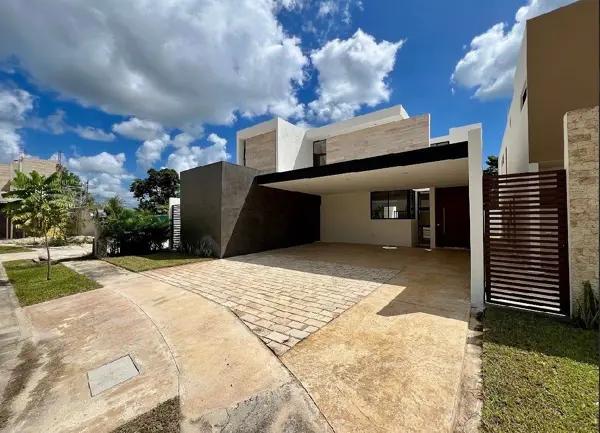 CASA EN VENTA EN ESQUINA EN PRIVADA PARQUE NATURA DE 4 RECÁMARAS Y ALBERCA CASA EN VENTA EN ESQUINA EN PRIVADA PARQUE NATURA DE 4 RECÁMARAS Y ALBERCA