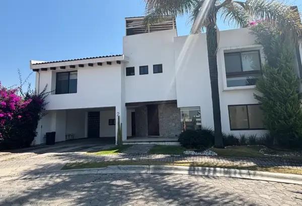 RENTA CASA LOMAS DE ANGELOPOLIS CLUSTER 222-A