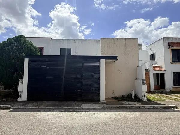 CASA EN VENTA CON ALBERCA| EN CERRADA GRAN SANTA FE MERIDA