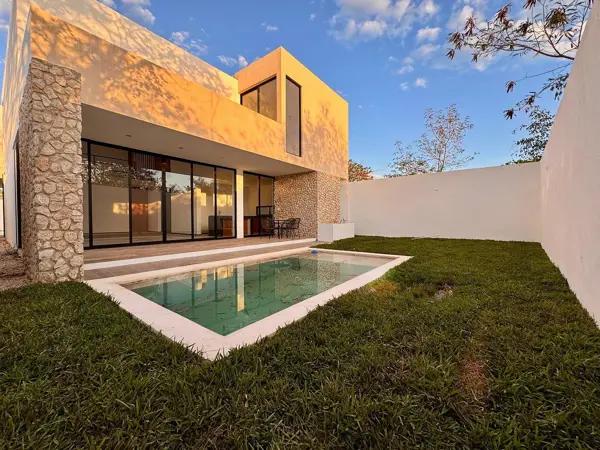 CASA EN VENTA EN DZITYÁ | 4 RECÁMARAS | ALBERCA | ENTREGA INMEDIATA