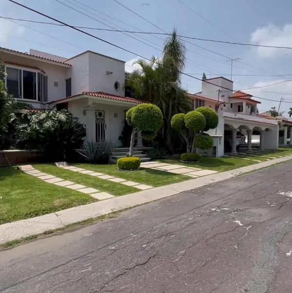 VENTA CASA FRACCIONAMIENTO LOMAS DE COCOYOC