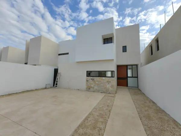 AMPLIAS CASAS EN PRIVADA CON PISCINA Y AMENIDADES EN DZITYÁ