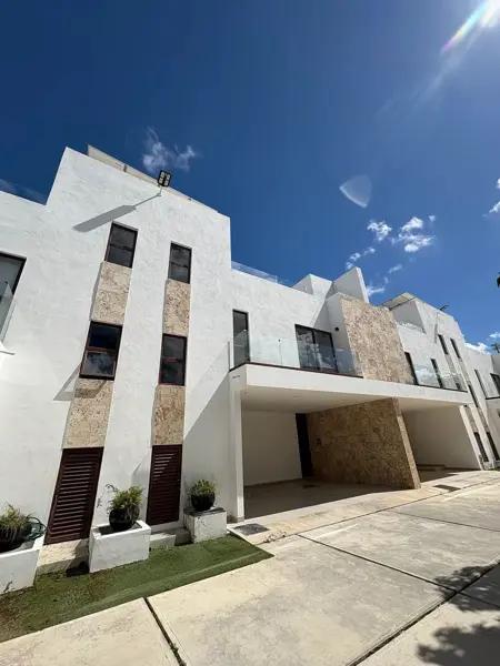 CASA EN RENTA CON PANELES SOLARES DZITYA